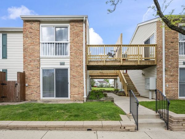 1870 HUNTINGTON Boulevard, Unit A, Hoffman Estates, IL 60169