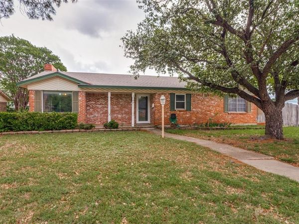 209 Teeter Drive, Crowley, TX 76036