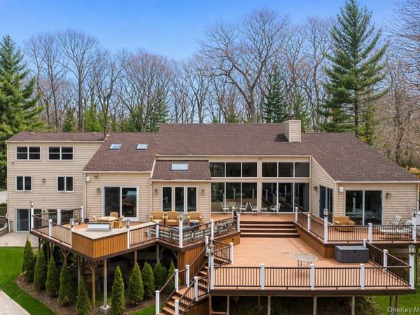 7 Windemere Crest , Woodbury, NY 11797