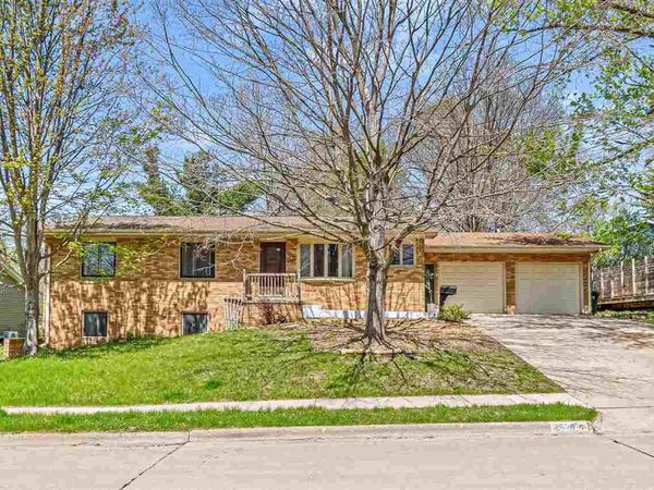 2520 Potomac Dr, Iowa City, IA 52245