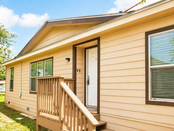 18066 La Gloria Rd, Elmendorf, TX 78112