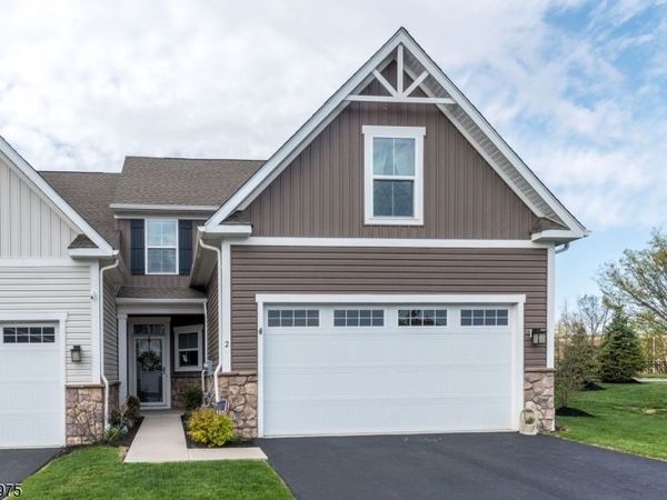 2 Sharp Shinned Ct, Washington, NJ 07882