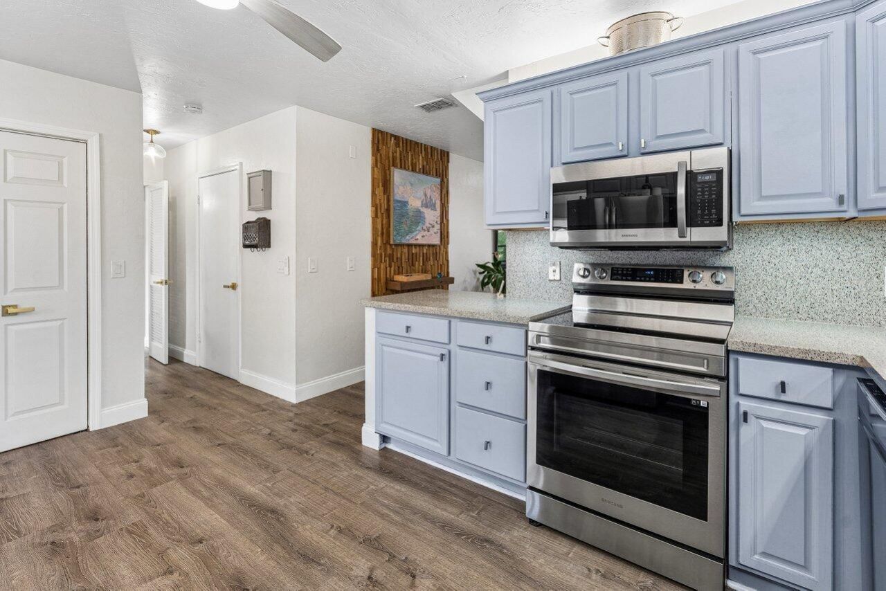2101 N Palm Circle, North Palm Beach, FL 33408 Photo