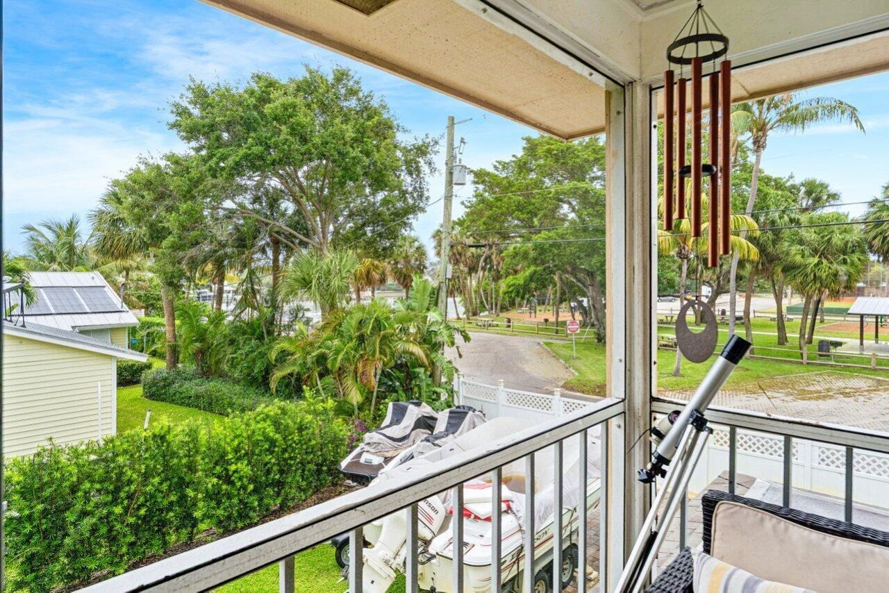 2101 N Palm Circle, North Palm Beach, FL 33408 Photo