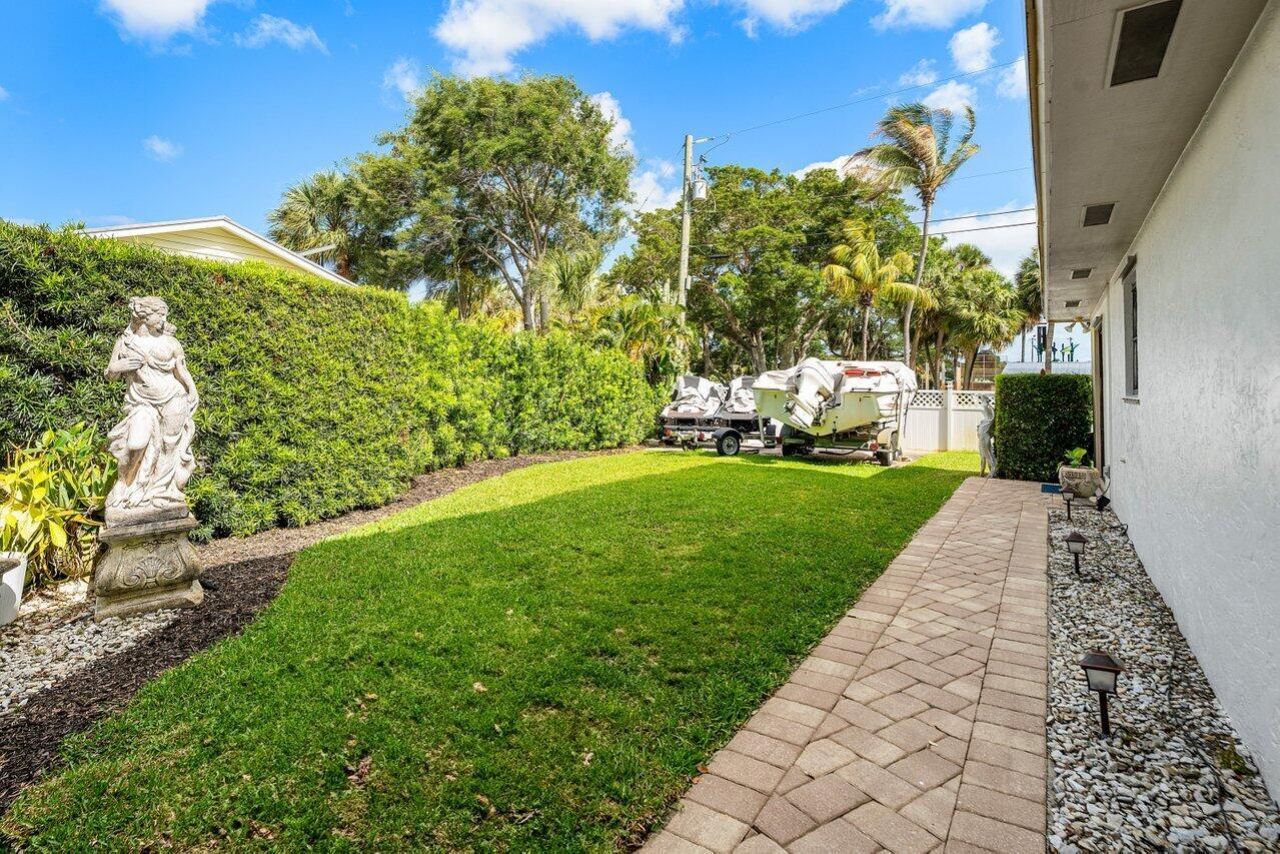 2101 N Palm Circle, North Palm Beach, FL 33408 Photo