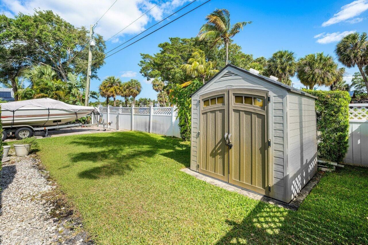 2101 N Palm Circle, North Palm Beach, FL 33408 Photo