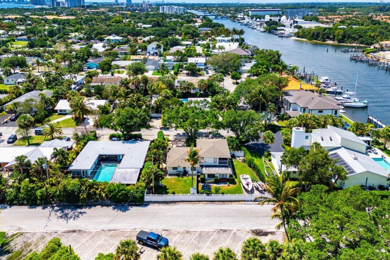 2101 N Palm Circle, North Palm Beach, FL 33408 Photo