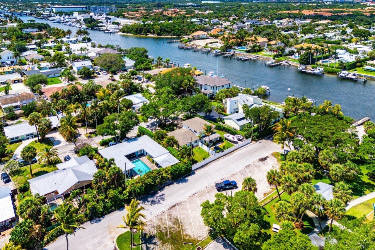 2101 N Palm Circle, North Palm Beach, FL 33408 Photo