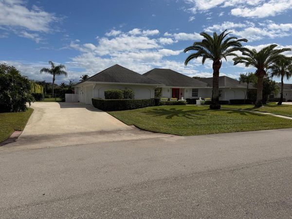 10124 Seagrape Way, Palm Beach Gardens, FL 33418