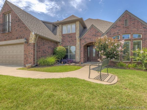 4902 S 165th East Avenue, Tulsa, OK 74134