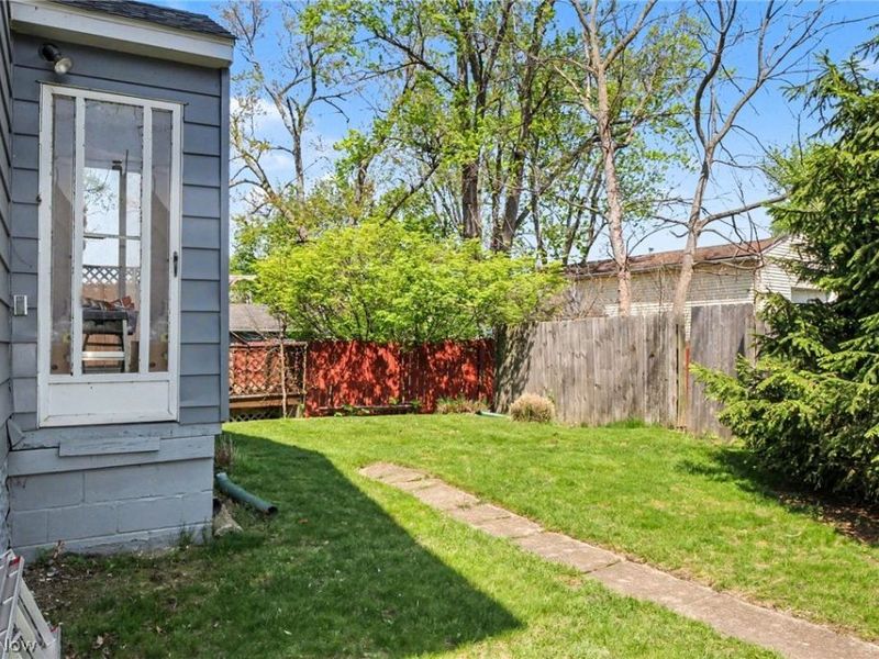 419 Meadow Lane, Painesville, OH 44077 Photo 3