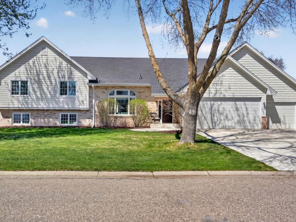 709 Laura Court , Chaska, MN 55318
