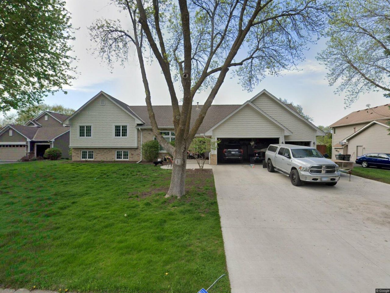 709 Laura Court , Chaska, MN 55318