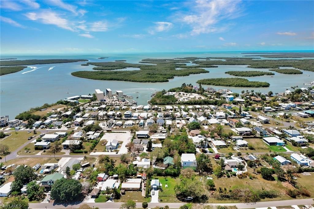 414 Papaya St , Unit 53, Goodland, FL 34140 Photo