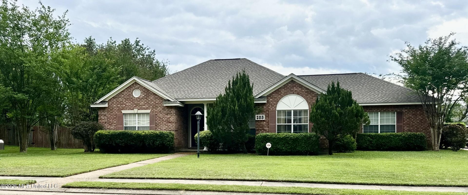 203 Kirkwood Drive, Clinton, MS 39056 Main Photo