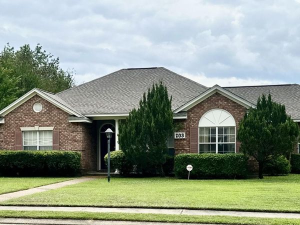 203 Kirkwood Drive, Clinton, MS 39056