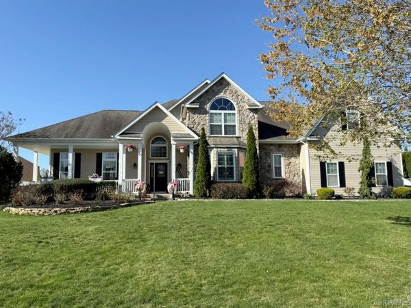 39 Sherwood Drive , Shoreham, NY 11786