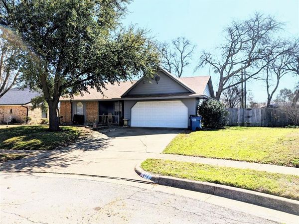 422 Thoreau Lane, Euless, TX 76039