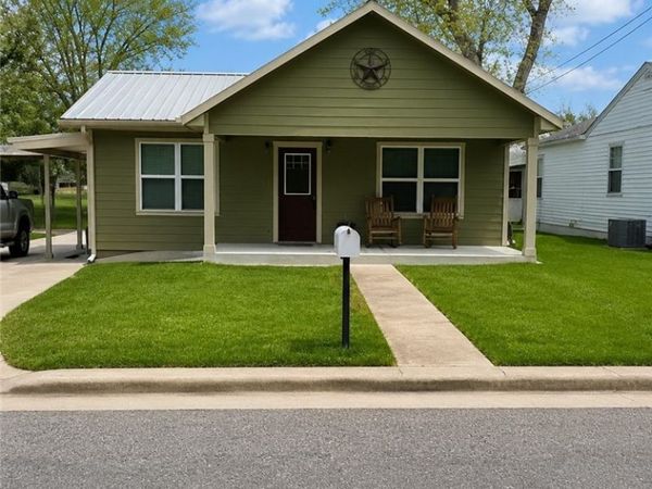 310 N La Grange Street , Hallettsville, TX 77964