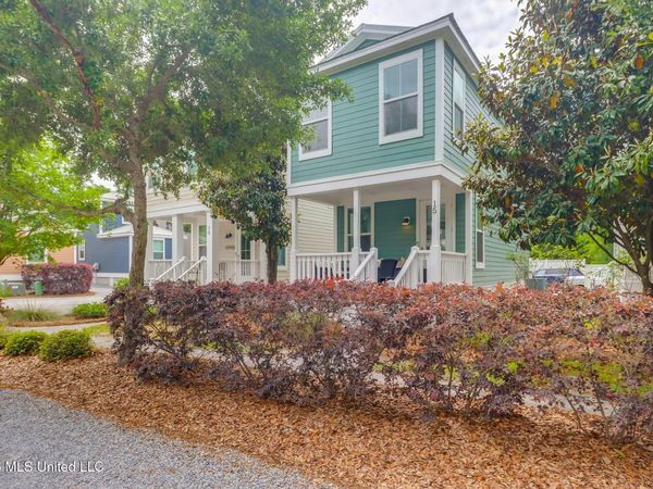 2207 Government Street, Ocean Springs, MS 39564