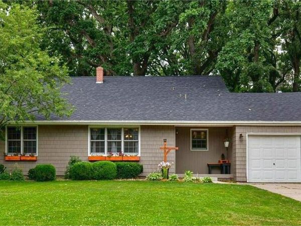 905 S 11th Avenue W, Newton, IA 50208