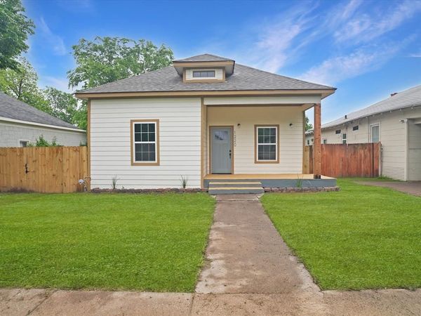 1220 E Pulaski Street , Fort Worth, TX 76104