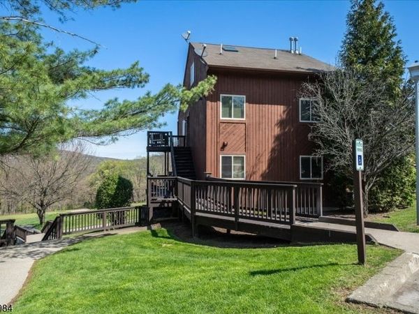 6 Falkenstein Dr Unit 8, Vernon, NJ 07462