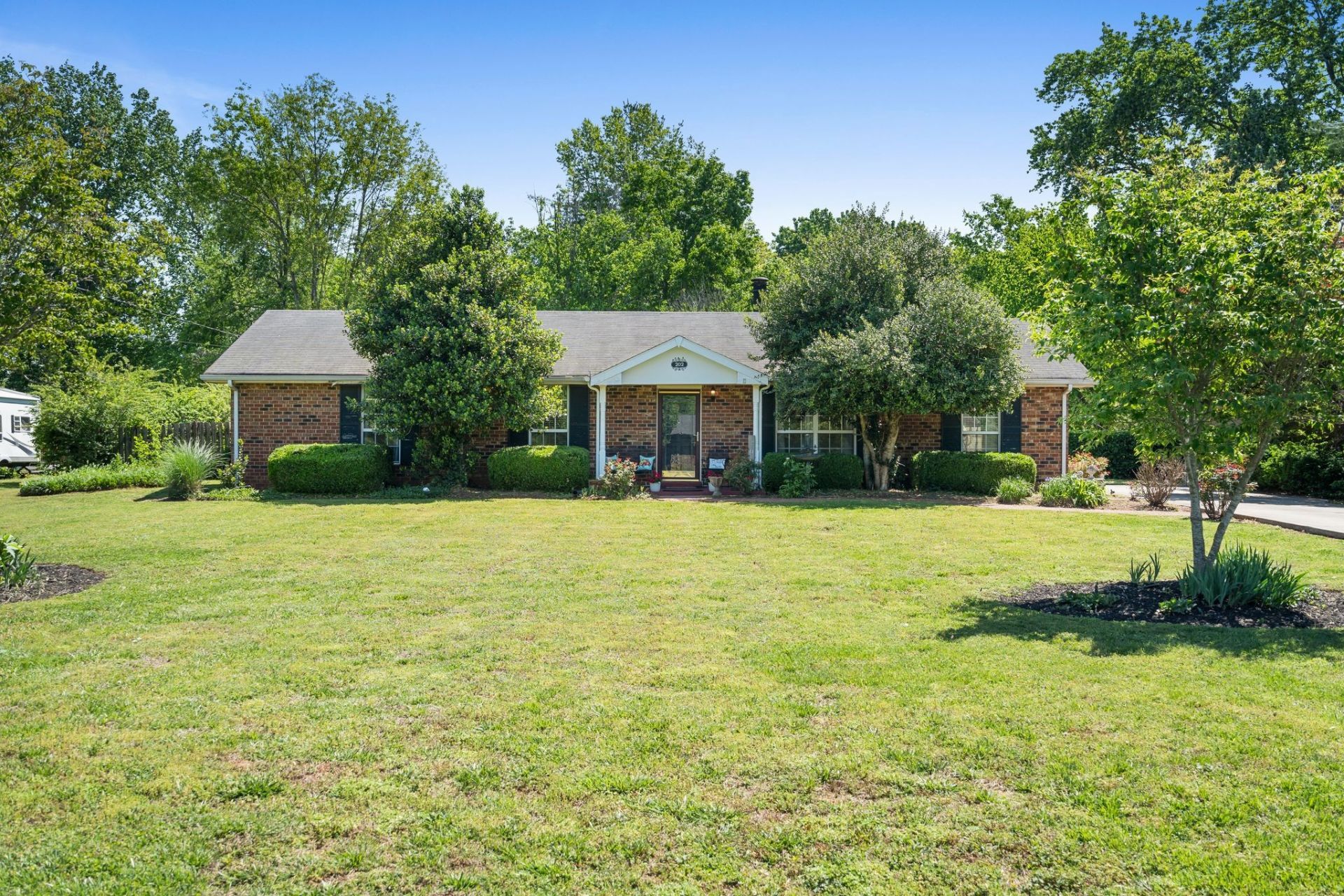 202 Valley View Dr, Smyrna, TN 37167 Main Photo