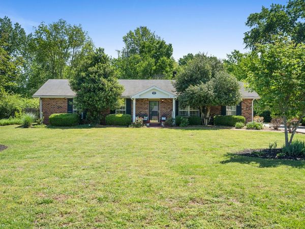 202 Valley View Dr, Smyrna, TN 37167