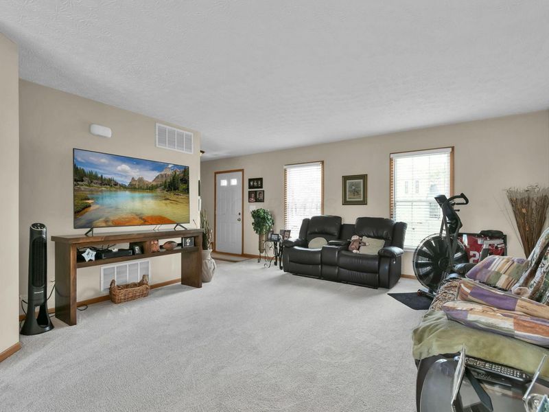 801 Whitehead Drive, Pataskala, OH 43062 Photo 6