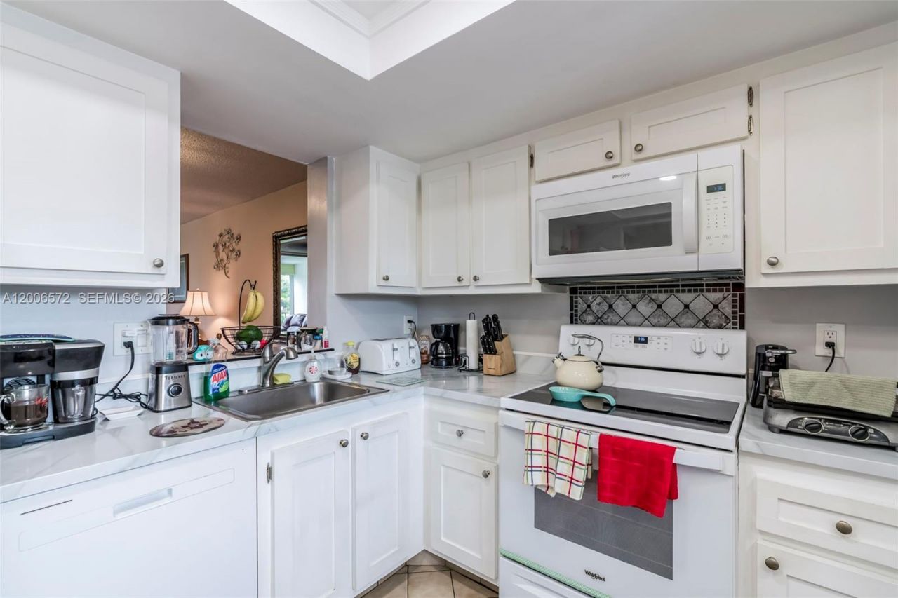 7610 NW 18th St, Unit 203, Margate, FL 33063 Photo