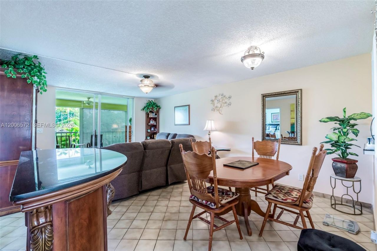 7610 NW 18th St, Unit 203, Margate, FL 33063 Photo