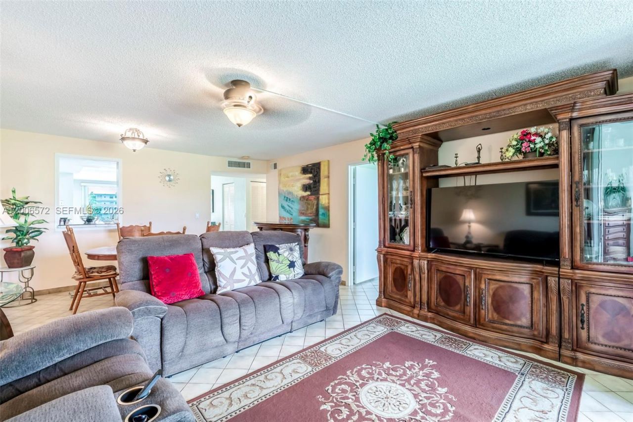 7610 NW 18th St, Unit 203, Margate, FL 33063 Photo