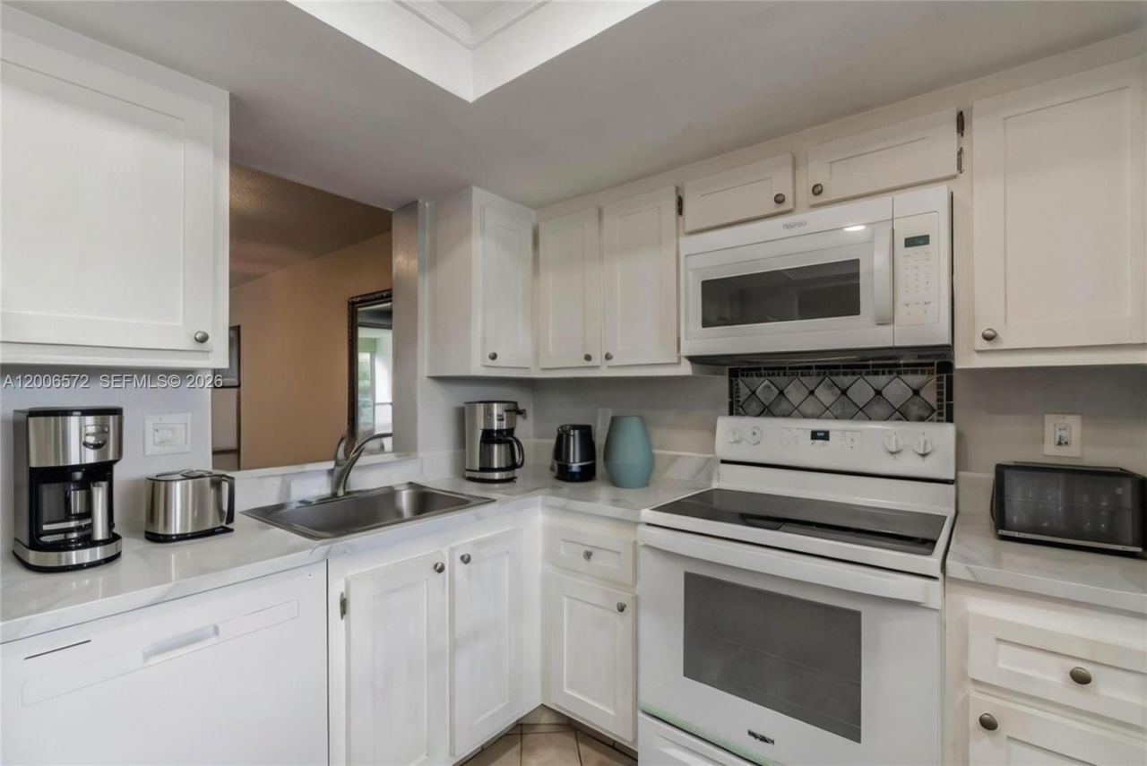 7610 NW 18th St, Unit 203, Margate, FL 33063 Photo
