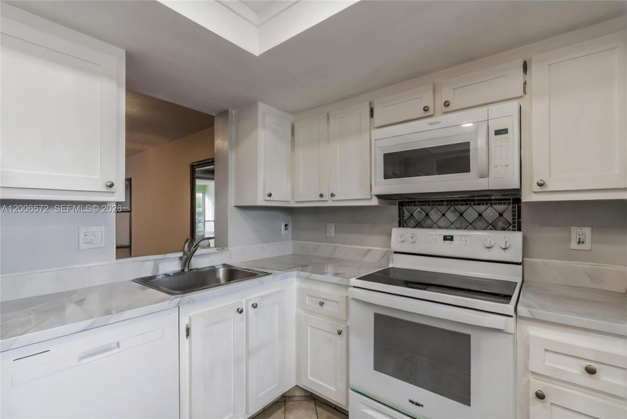 7610 NW 18th St, Unit 203, Margate, FL 33063 Photo