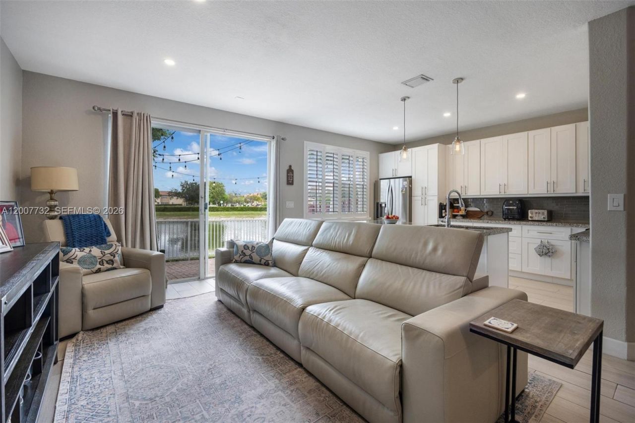 8070 NW 108th Pl , Doral, FL 33178 Photo