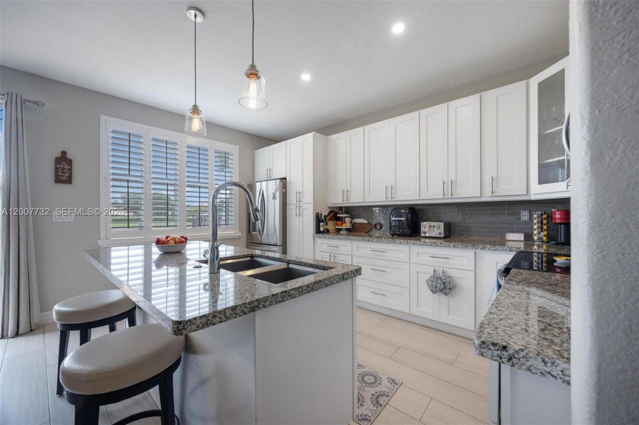 8070 NW 108th Pl , Doral, FL 33178 Photo