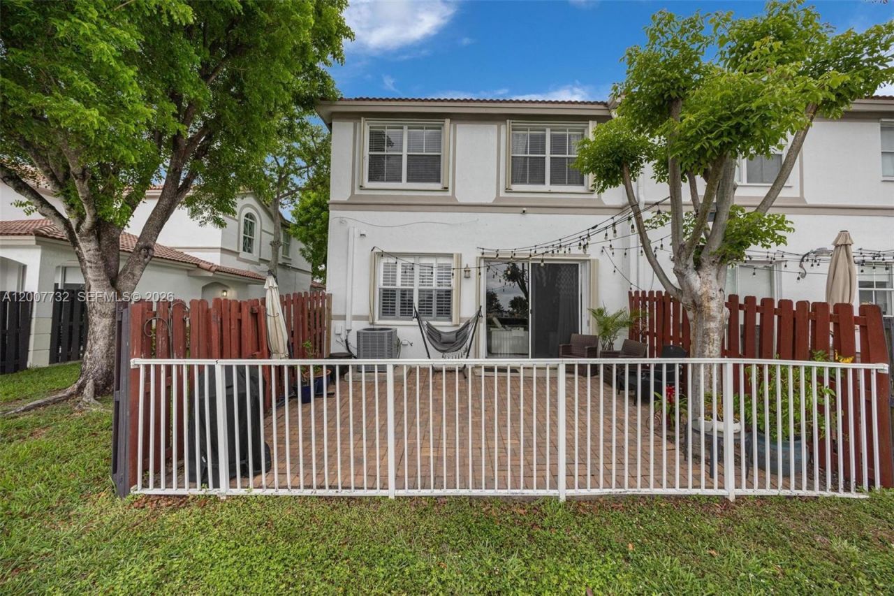 8070 NW 108th Pl , Doral, FL 33178 Photo