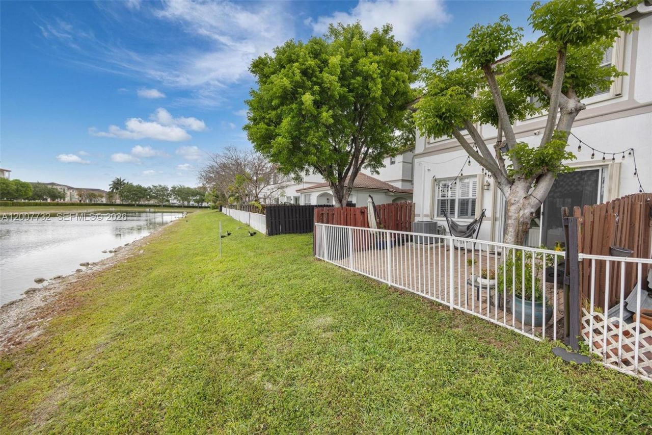 8070 NW 108th Pl , Doral, FL 33178 Photo
