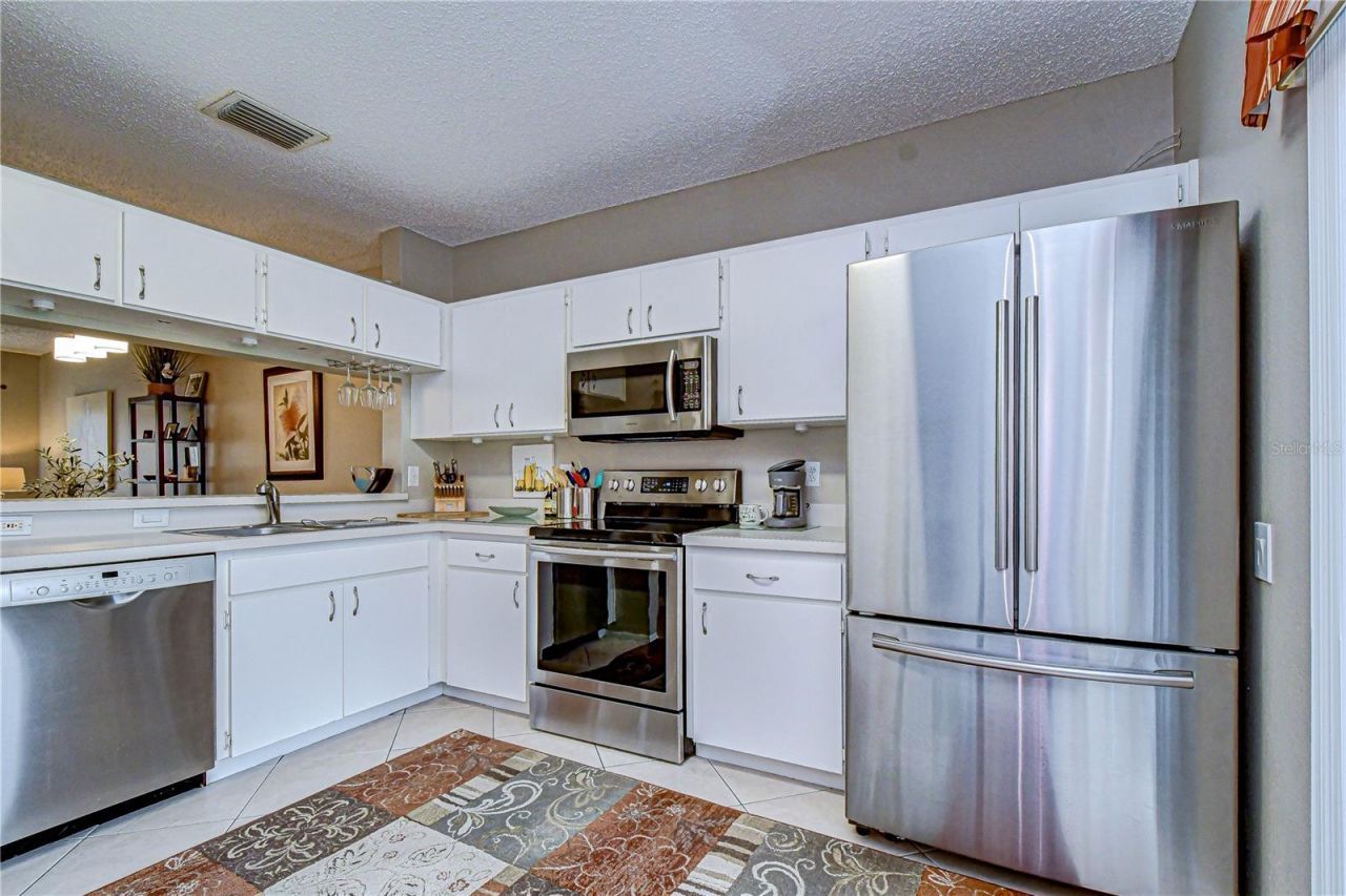 6335 Bayside Key Drive, Tampa, FL 33615 Photo