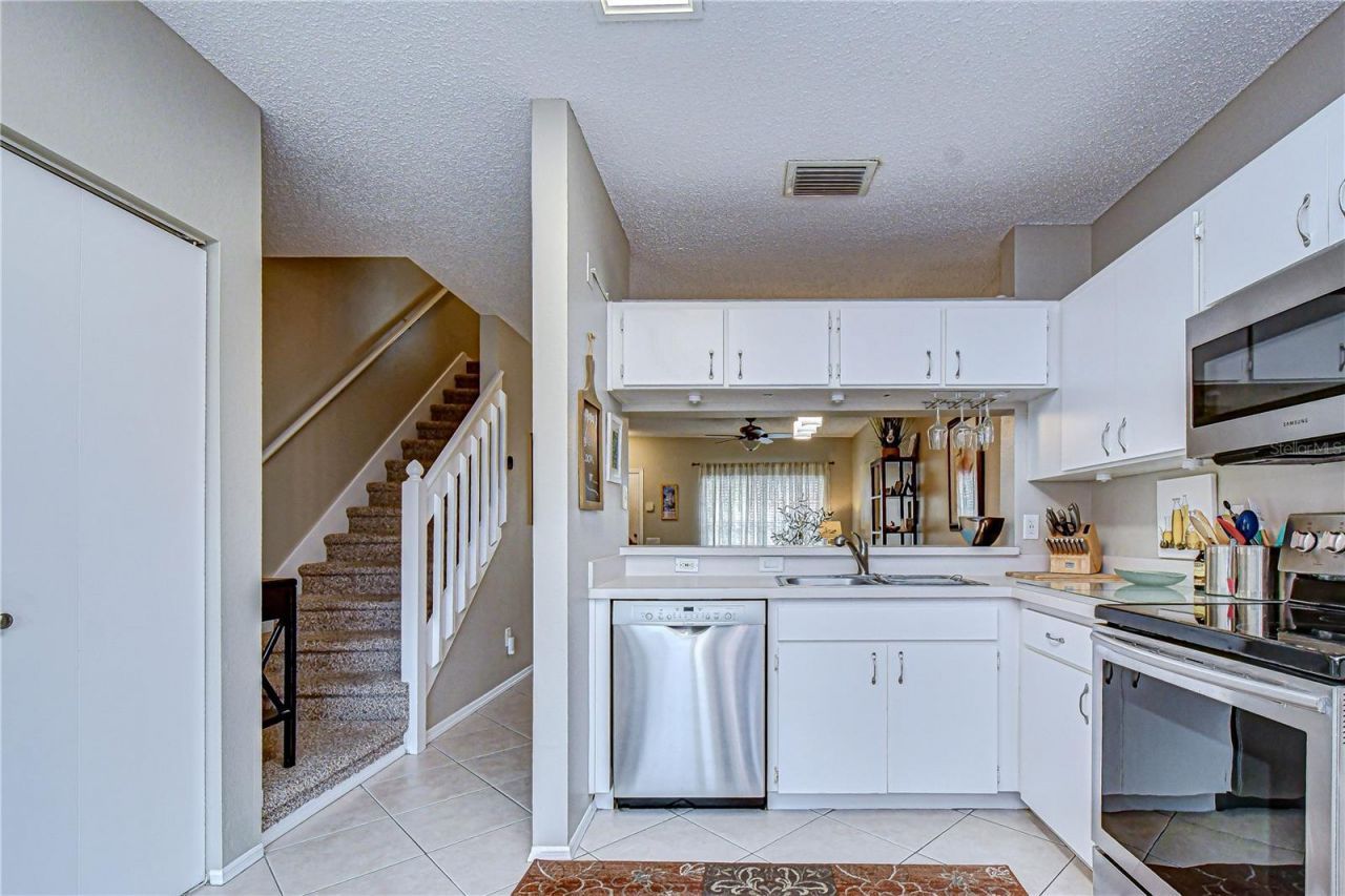 6335 Bayside Key Drive, Tampa, FL 33615 Photo