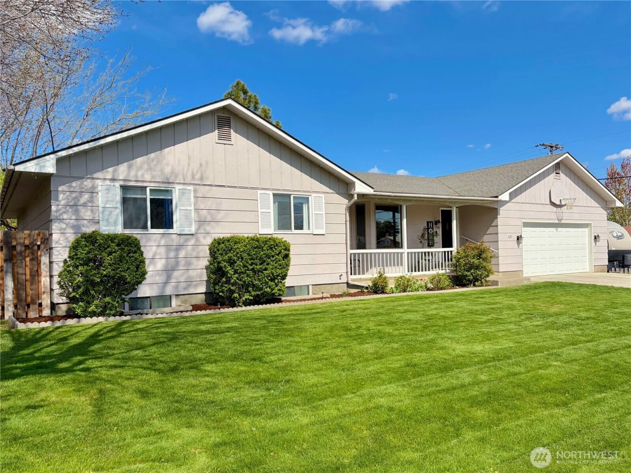 621 W Division Avenue, Ephrata, WA 98823 Main Photo