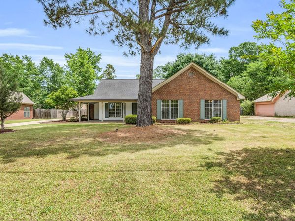 250 Lawrence, Caledonia, MS 39740