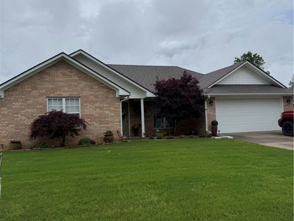 216 Thornwood Lane , Russellville, AR 72802