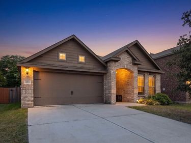 433 Cross Ridge Circle N, Fort Worth, TX 76120