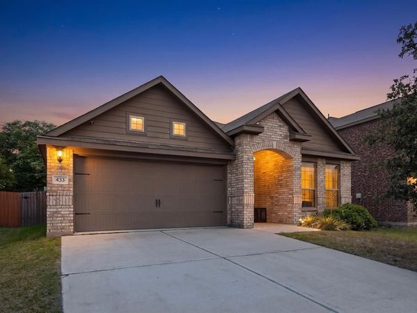 433 Cross Ridge Circle N, Fort Worth, TX 76120