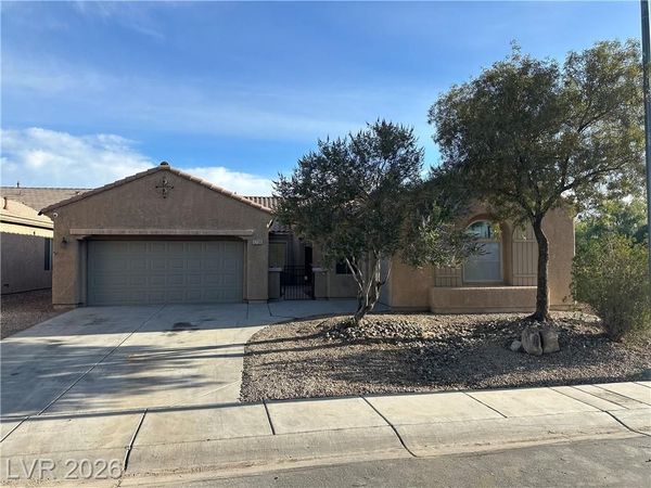 5728 Flying Birdie Avenue , Las Vegas, NV 89122