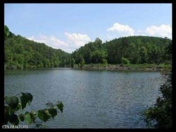 3 Three Point Rd, Vonore, TN 37885