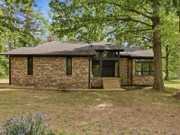 102 Parkwood Ln , Hohenwald, TN 38462