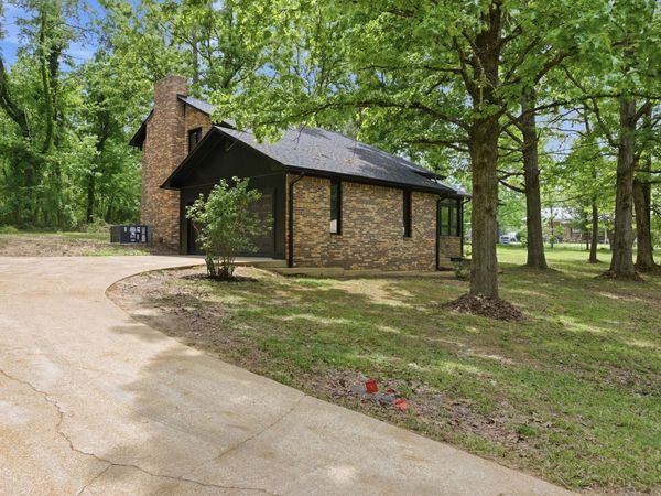 102 Parkwood Ln, Hohenwald, TN 38462